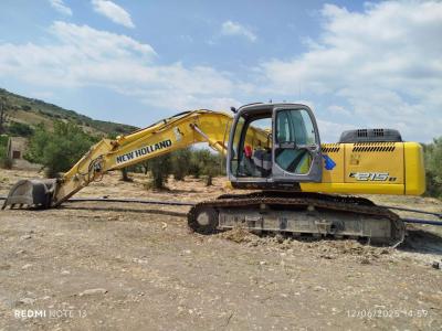 New Holland E215B vendida por Omeco Spa