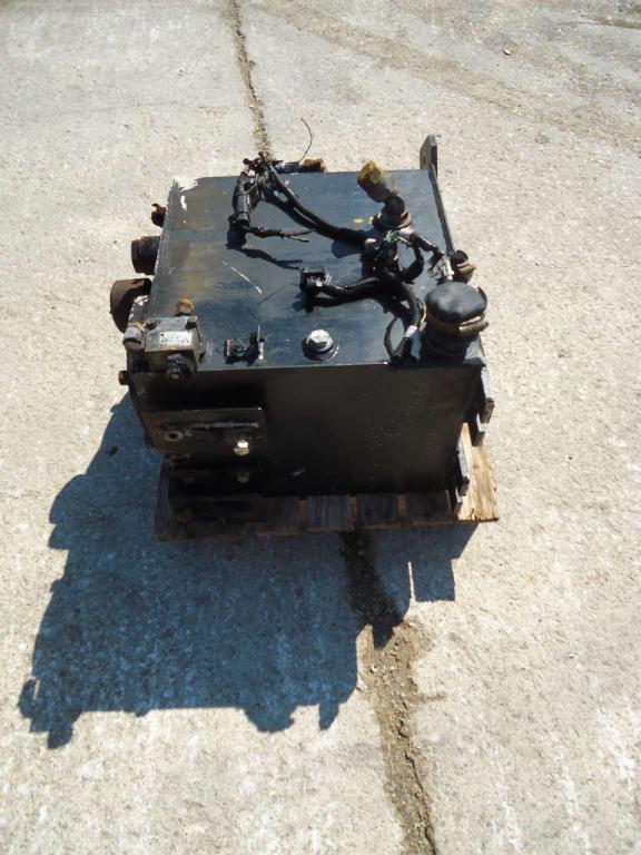 Depósito para aceite para Takeuchi TL10 V-2 Foto 3
