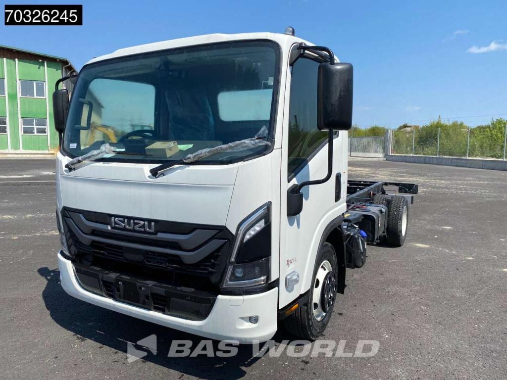 Isuzu M30 5.2 4X2 Foto 2