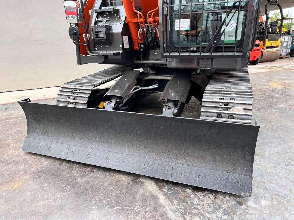Hitachi ZX135US-7 Foto 4