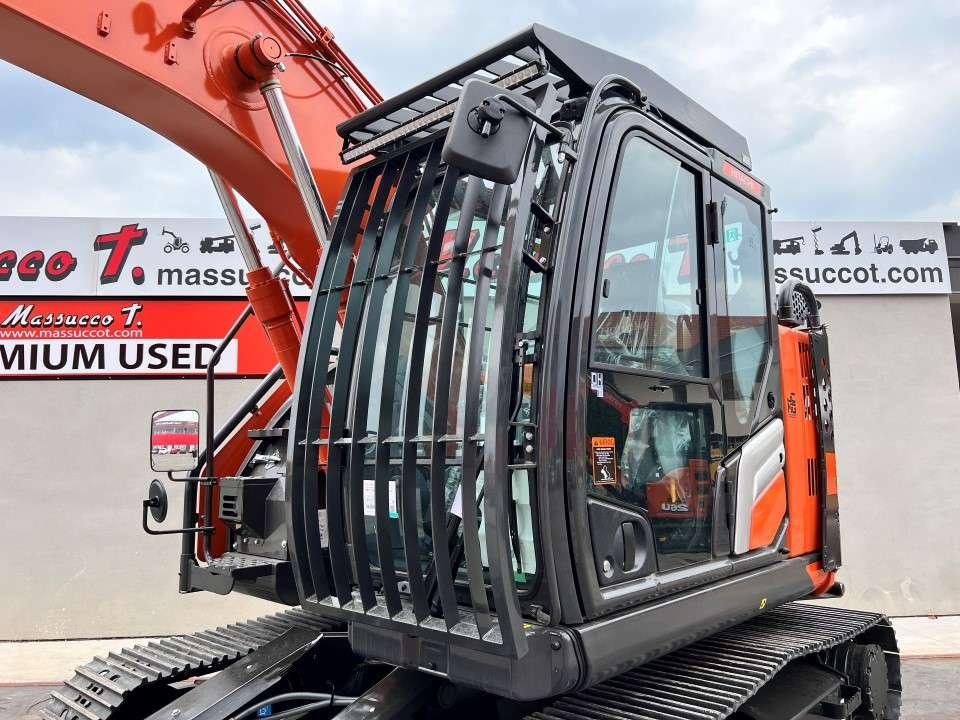 Hitachi ZX135US-7 Foto 6