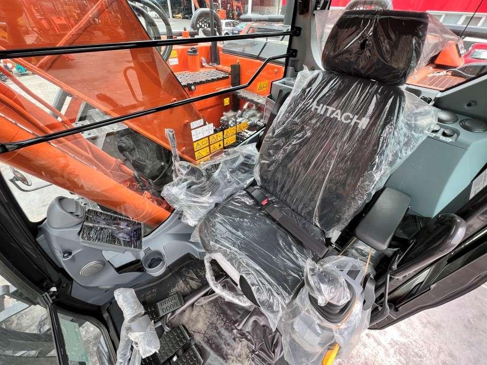 Hitachi ZX135US-7 Foto 7