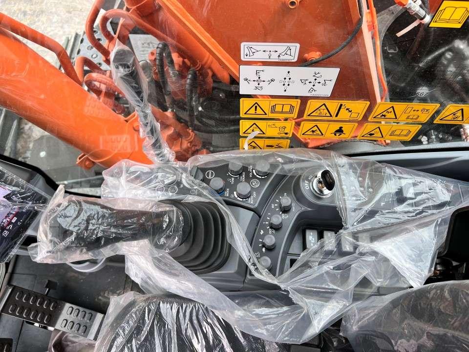 Hitachi ZX135US-7 Foto 8