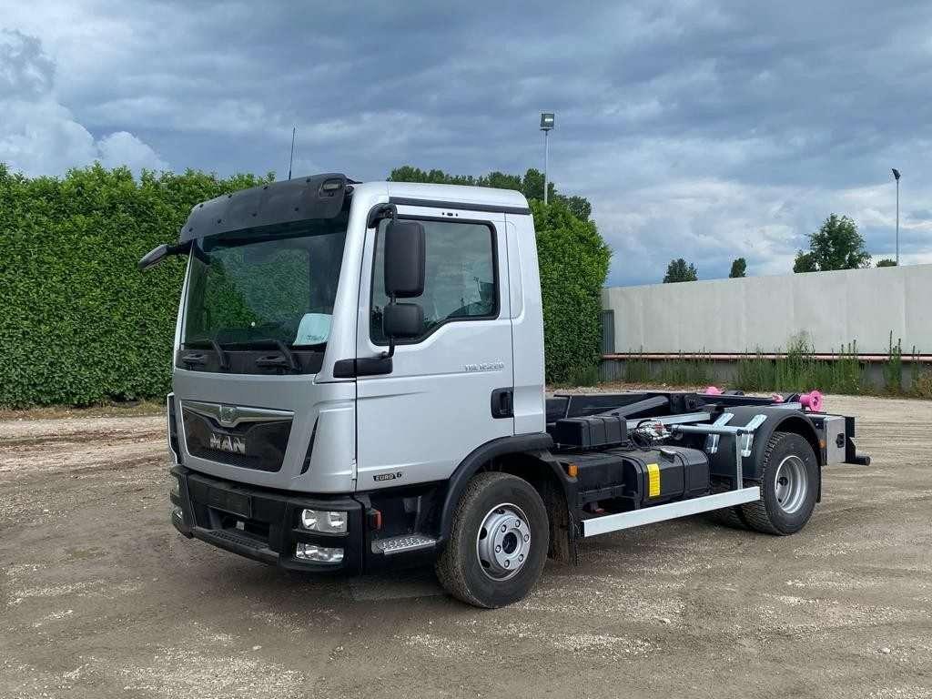 Man Camion con gancho Foto 1