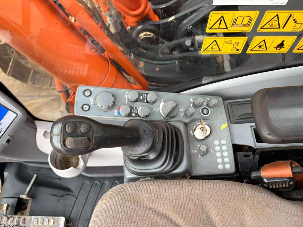 Hitachi ZX350LC-6 Foto 25