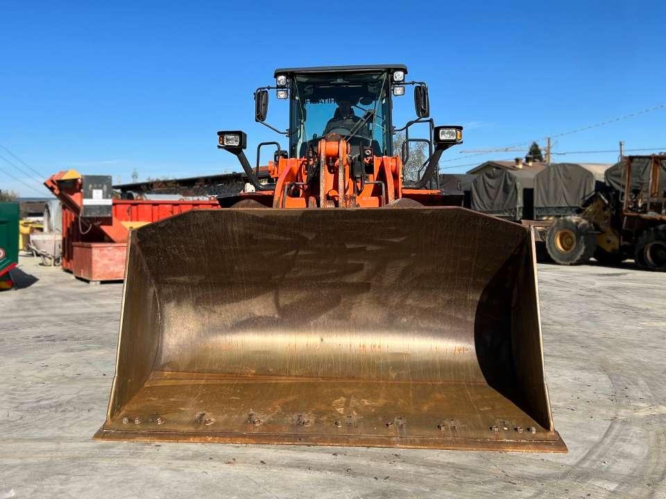 Hitachi ZW250-6 Foto 15