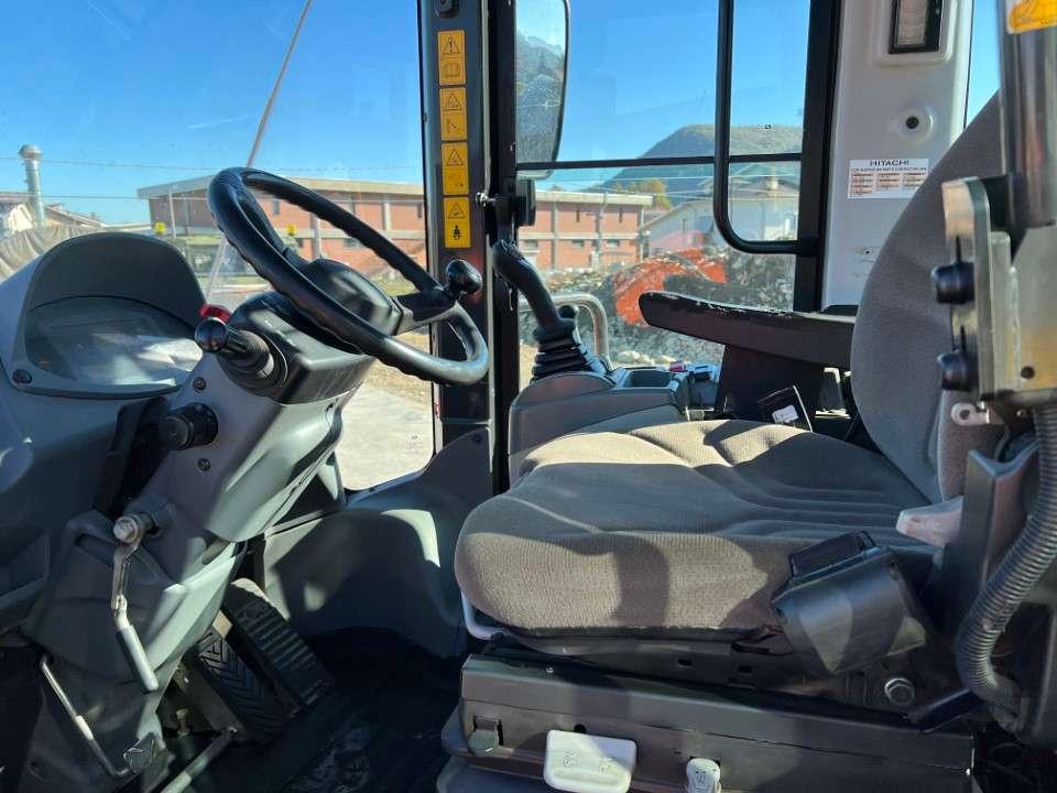 Hitachi ZW250-6 Foto 5