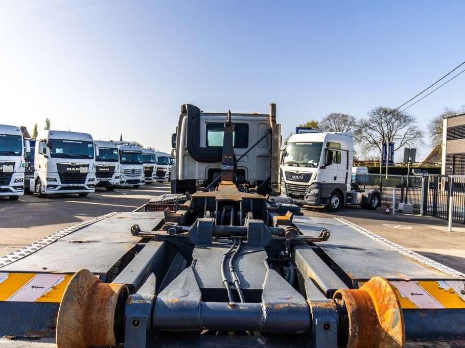 Daf CF 85.410-8X4+MARREL 22T Foto 5