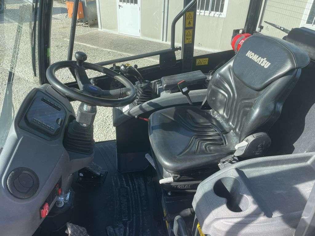 Komatsu WA 80M-8 Foto 5