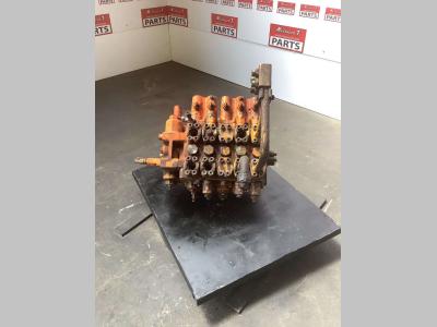 Distribuidor hidraulico para Fiat Hitachi FH 400 vendida por Massucco T. Srl Area Ricambi