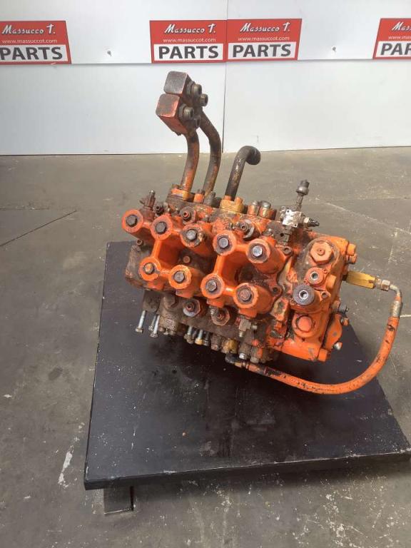 Distribuidor hidraulico para Fiat Hitachi FH 400 Foto 3