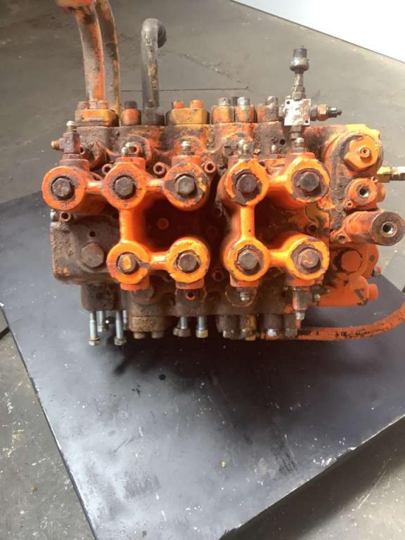 Distribuidor hidraulico para Fiat Hitachi FH 400 Foto 5