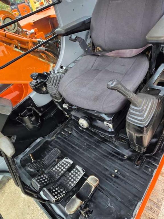 Hitachi ZAXIS 130 Foto 4