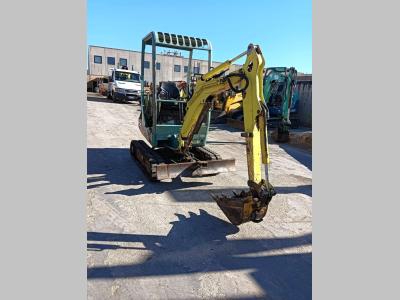 Yanmar B15 vendida por Euro Tractors Sud Srl