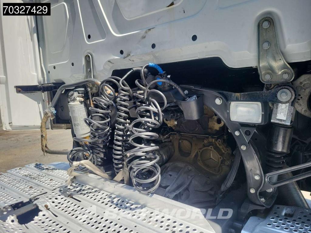 Mercedes Actros 1851 4X2 BigSpace 2x Tanks Standklima Foto 12