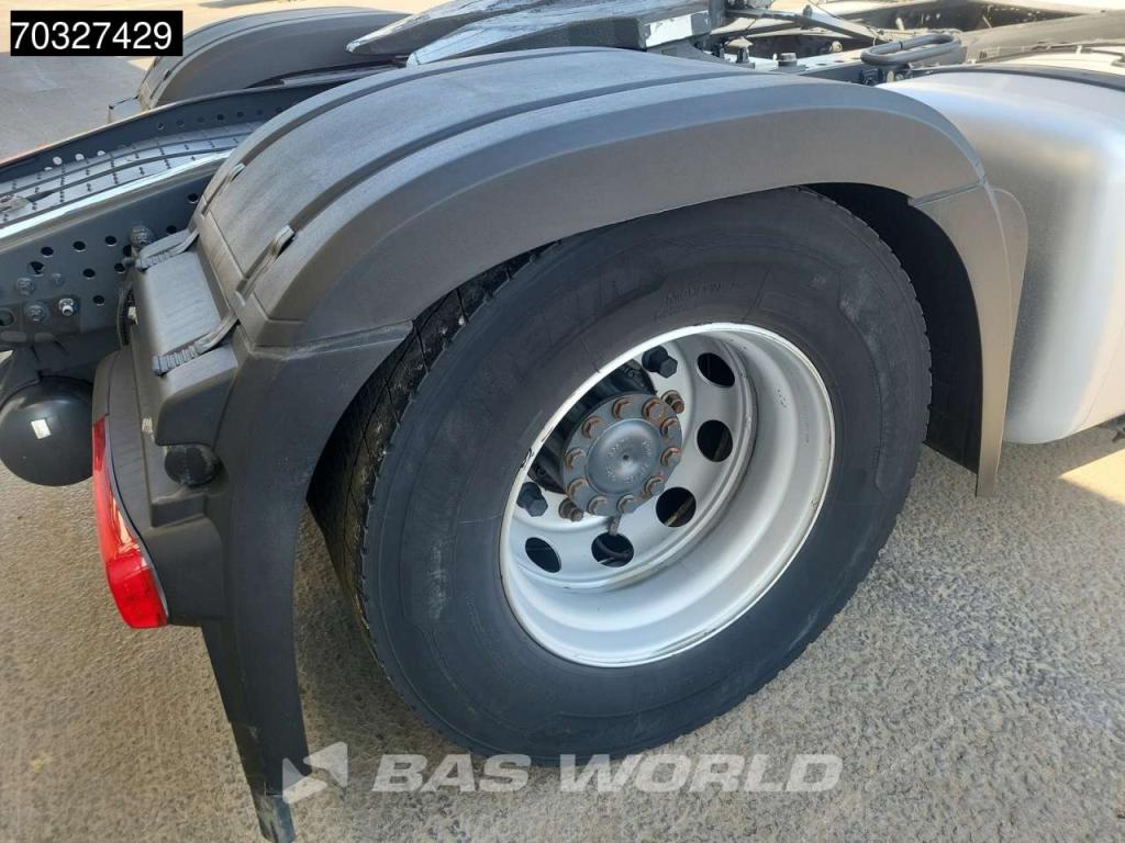 Mercedes Actros 1851 4X2 BigSpace 2x Tanks Standklima Foto 17