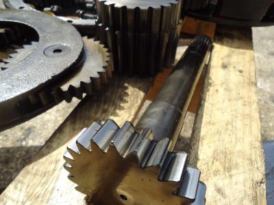 Reductor de traslación para Hitachi ZAXIS 350.3 vendida por OLM 90 Srl