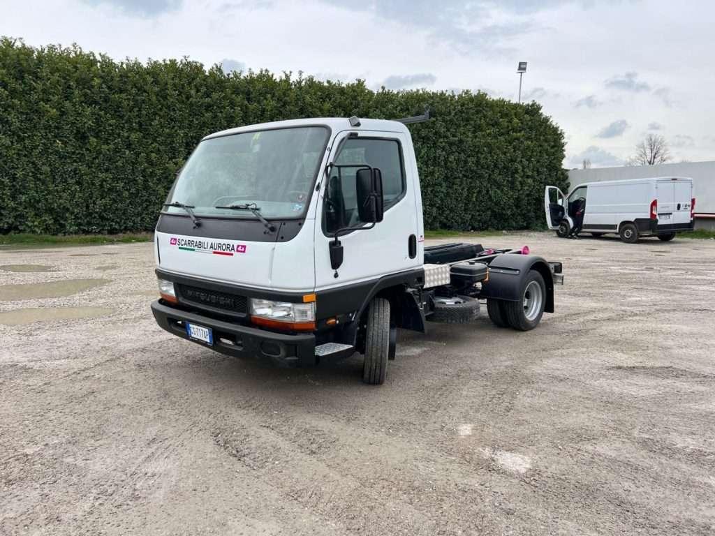 Mitsubishi CANTER 3.0 SCARRABILE Foto 1