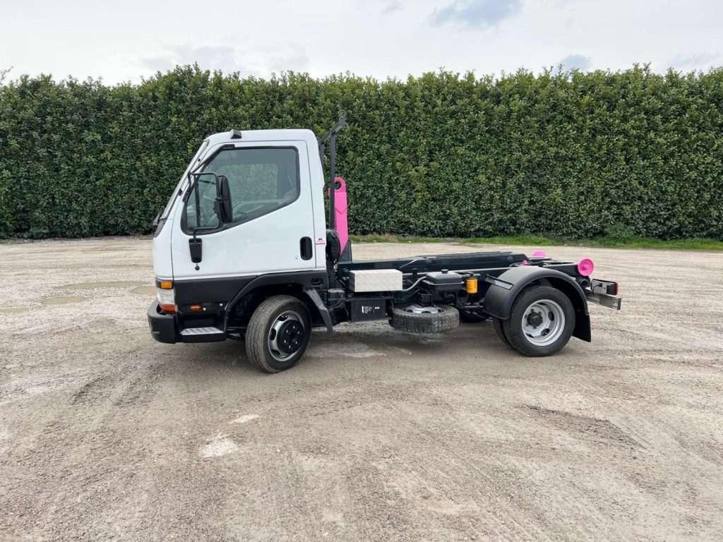 Mitsubishi CANTER 3.0 SCARRABILE Foto 3