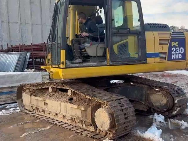 Komatsu PC 230  NHD Foto 1
