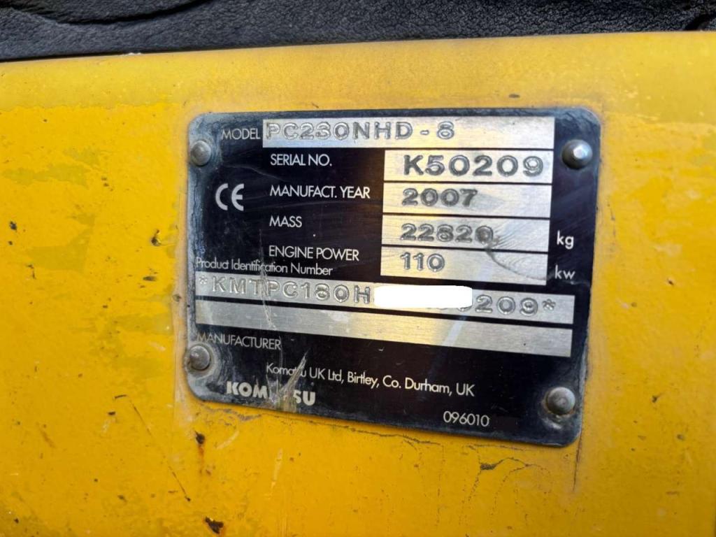 Komatsu PC 230  NHD Foto 4