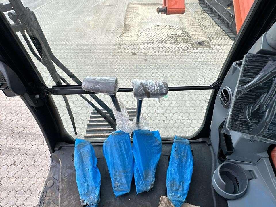 Hitachi ZX300LCN-7 Foto 17