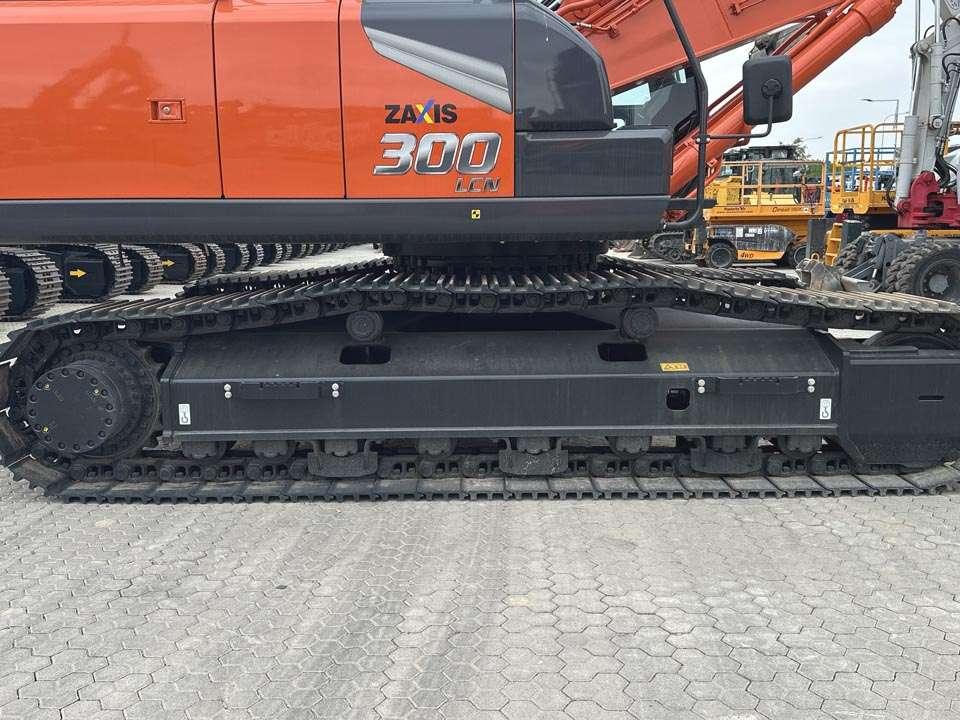 Hitachi ZX300LCN-7 Foto 3