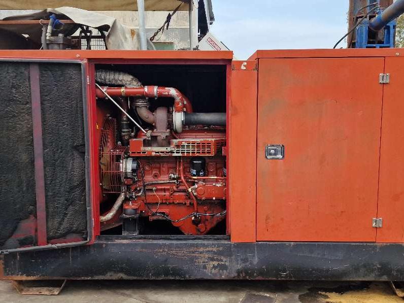 Iveco 125 KVA Foto 3