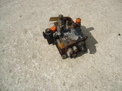 Válvula hidráulica para Fiat Kobelco W190 vendida por OLM 90 Srl