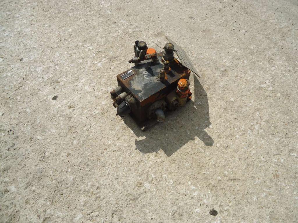 Válvula hidráulica para Fiat Kobelco W190 Foto 2