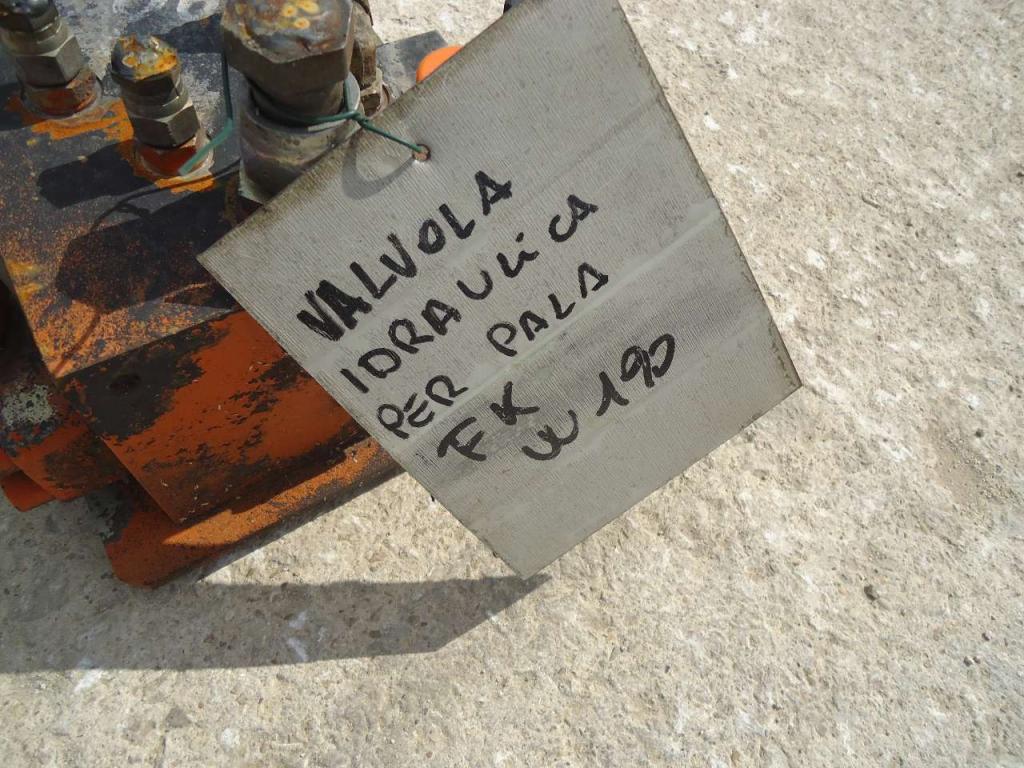 Válvula hidráulica para Fiat Kobelco W190 Foto 5