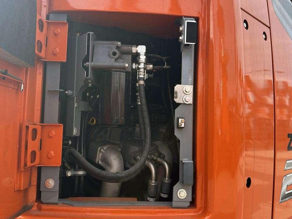 Hitachi ZX225USLC-7 Foto 11