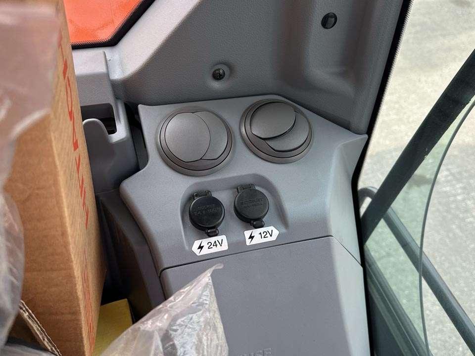 Hitachi ZX225USLC-7 Foto 19
