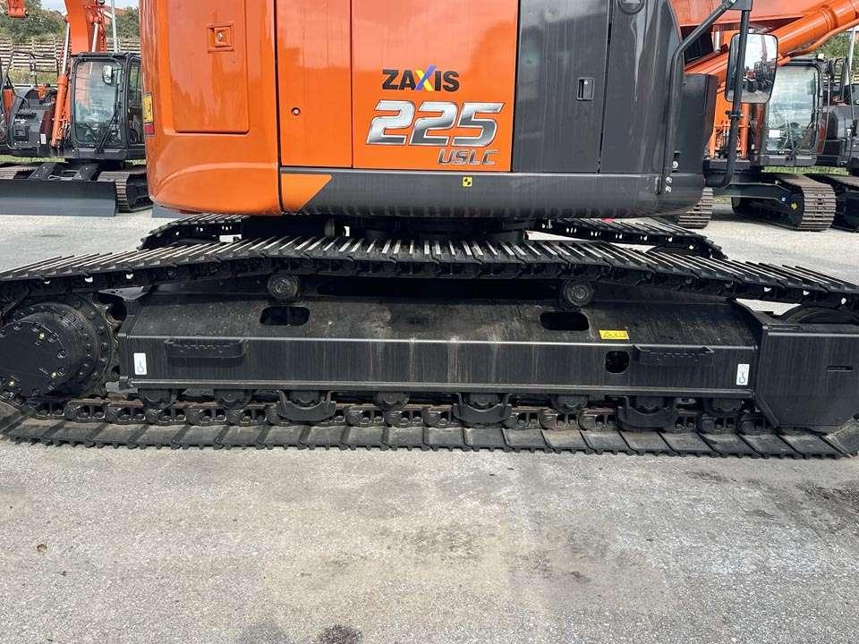 Hitachi ZX225USLC-7 Foto 4