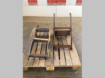 Escalera para Caterpillar 924G vendida por Massucco T. Srl Area Ricambi