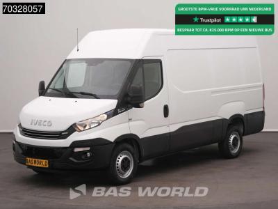 Iveco Daily 35S18 3.0L Automaat L2H2 3,5t Trekhaak Navi Airco Cruise Euro6 L2 Airco Trekhaak Cruise contr vendida por BAS World B.V.