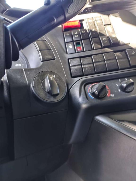 Iveco STRALIS HI-STREET 260S31 Foto 6