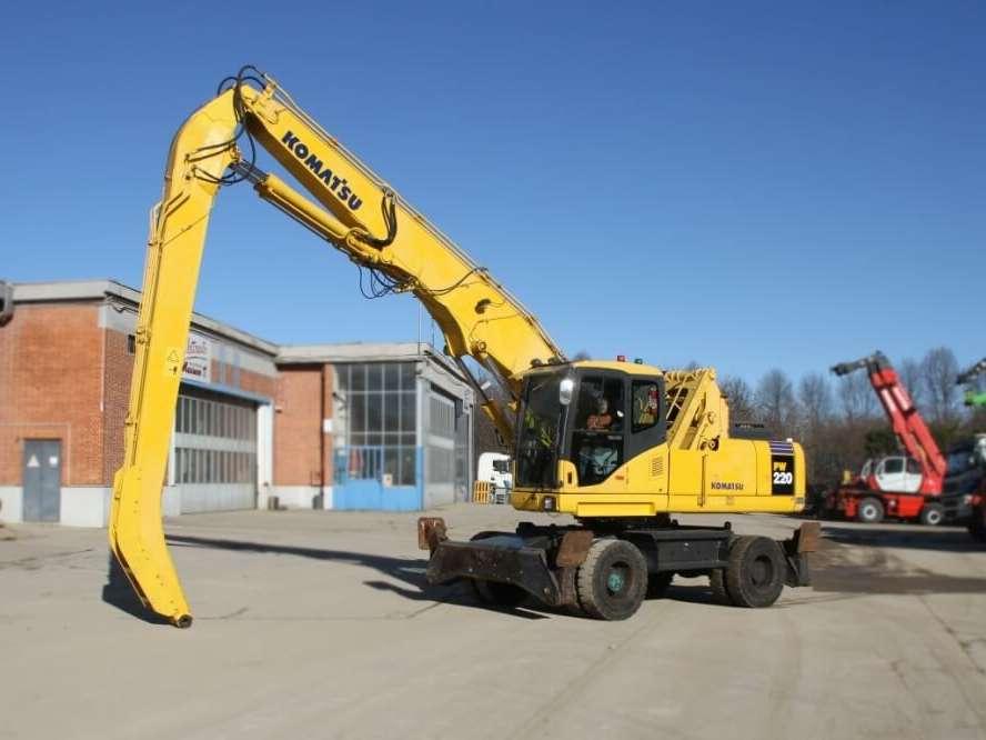 Komatsu PW220-MH Foto 1