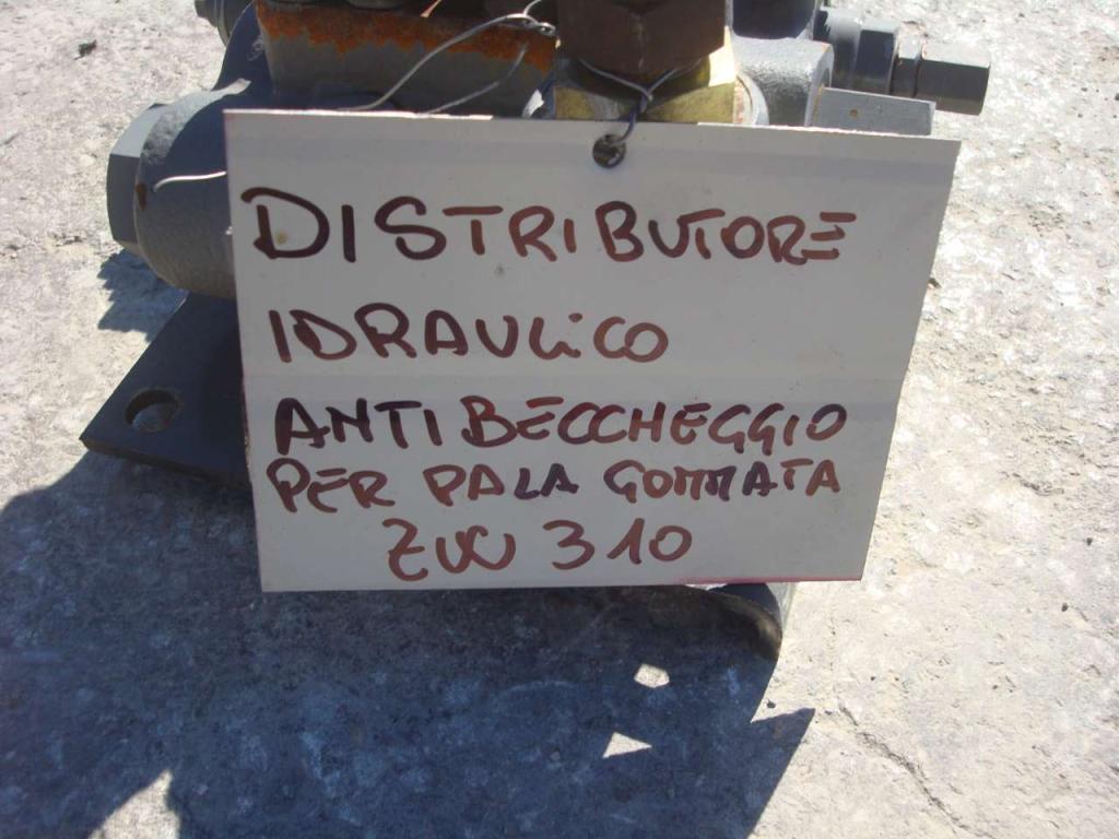 Distribuidor hidraulico para PALA GOMMATA ZW310 Foto 4