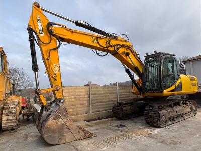 JCB JS235HD vendida por Cioria Tractor Srls