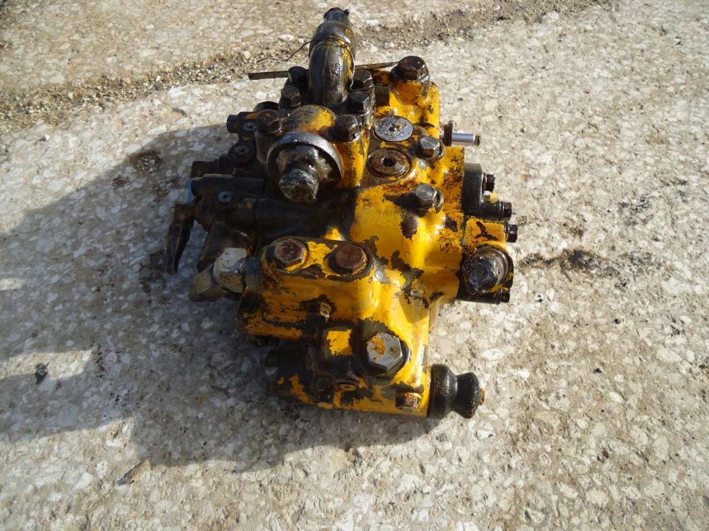 Distribuidor hidraulico para Caterpillar 920 Foto 1