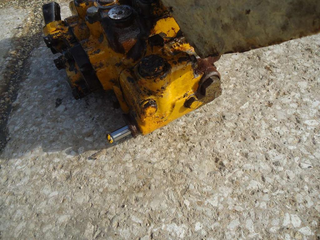 Distribuidor hidraulico para Caterpillar 920 Foto 4