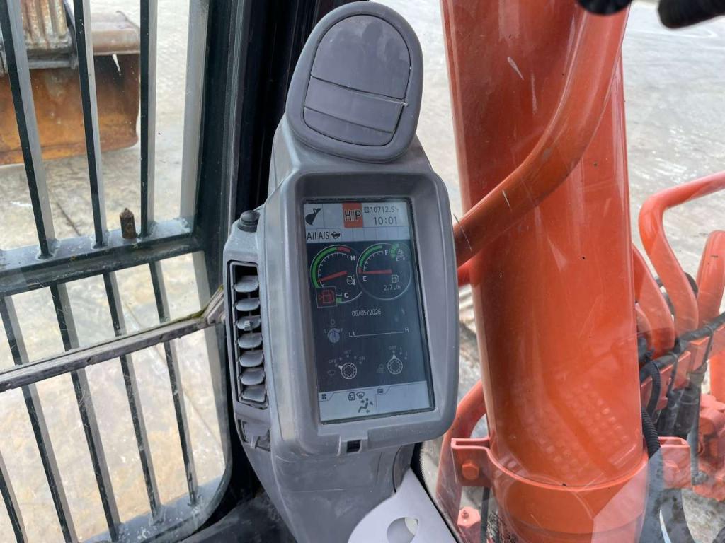 Hitachi ZX300LC-6 Foto 23