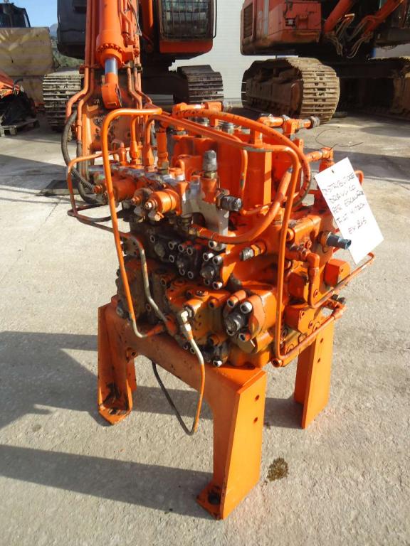 Distribuidor hidraulico para Fiat Hitachi EX215 Foto 1