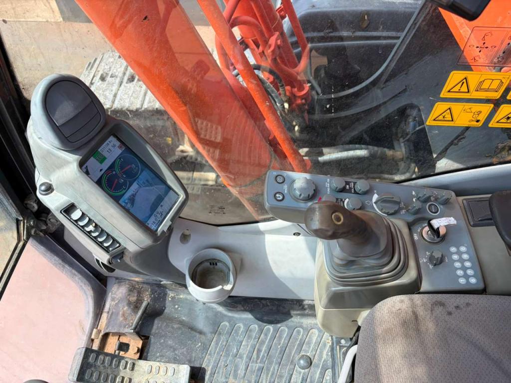 Hitachi ZX210LC-5B Foto 22