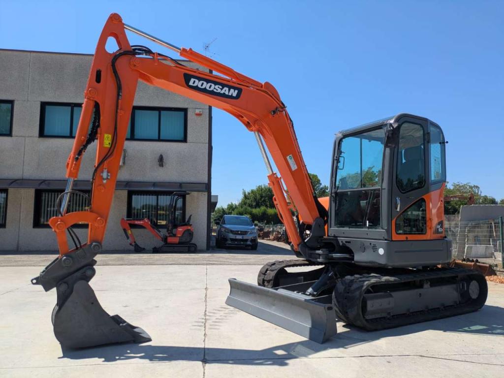 Doosan DX60R Foto 1