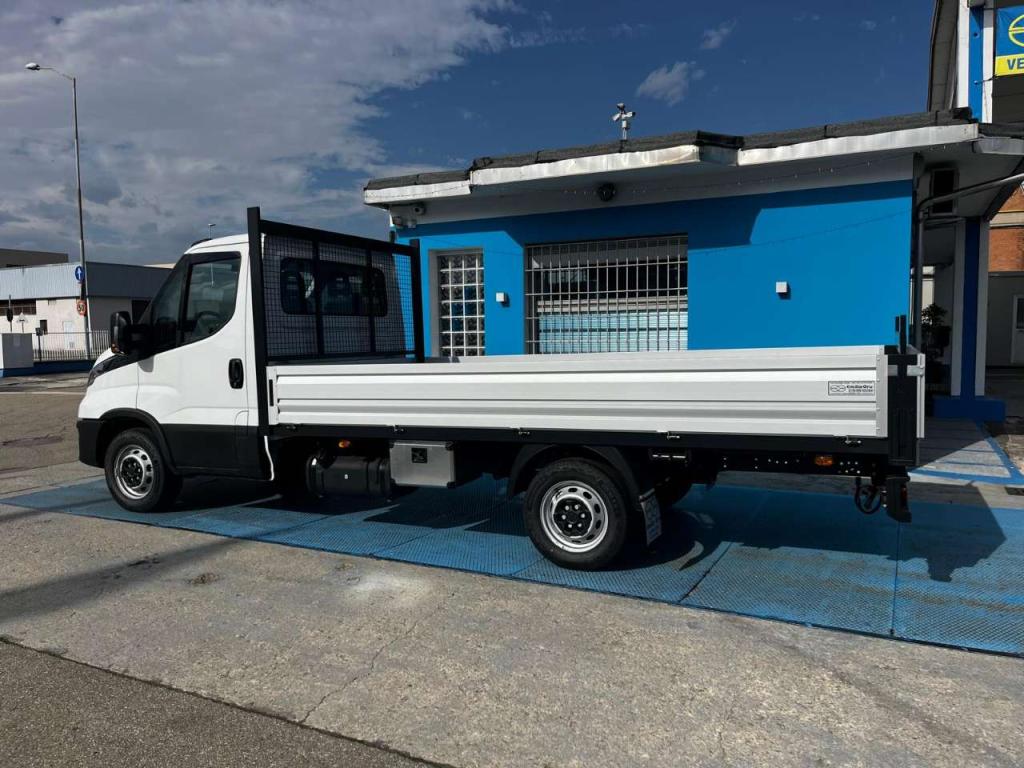 Iveco daily 35-140 con cassone fisso Foto 3