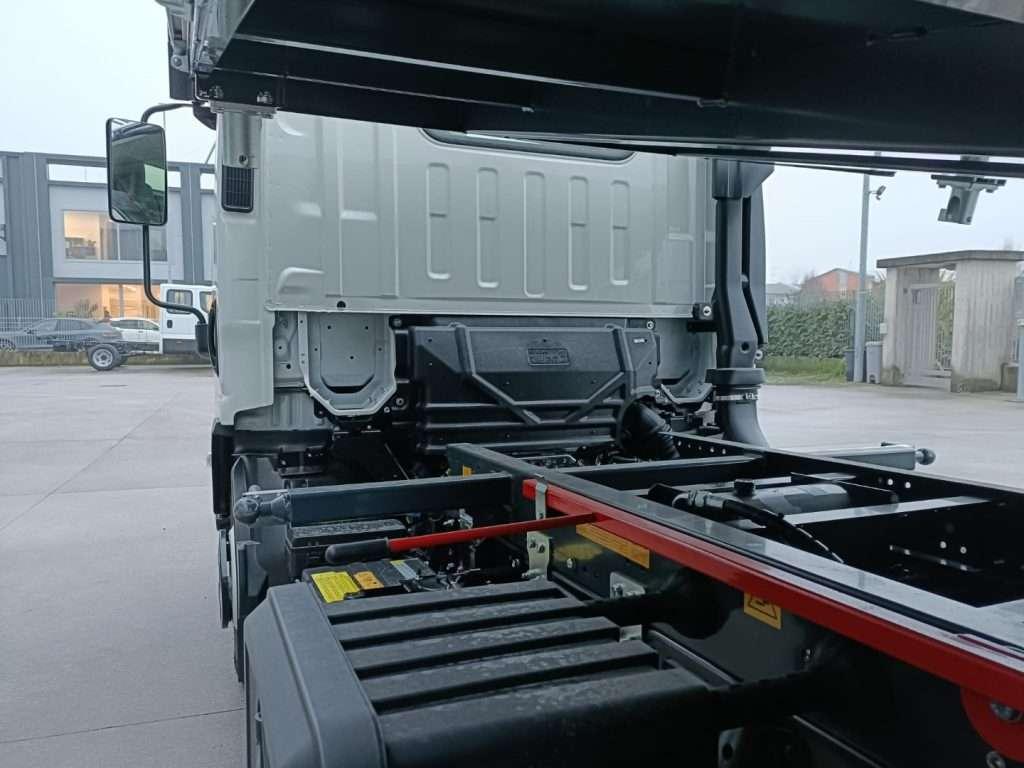 Isuzu M27 Foto 7