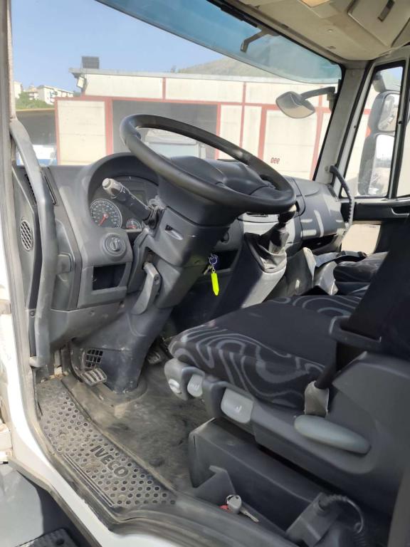 Iveco EUROCARGO CUBE 80E22P Foto 3