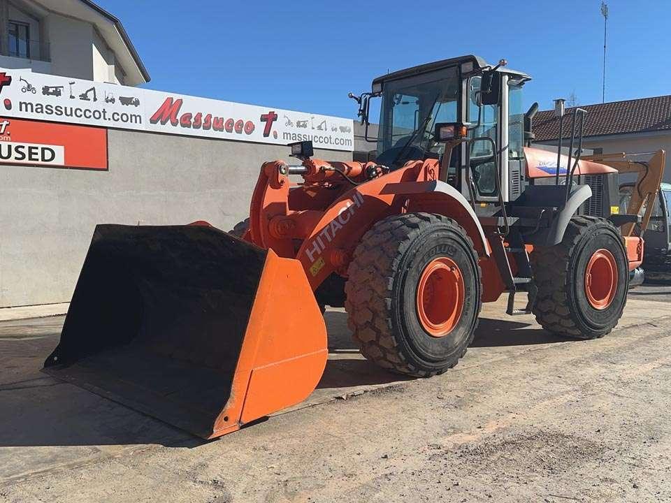 Hitachi ZW220 Foto 1